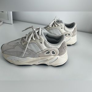 Women’s Yeezy Boost 700